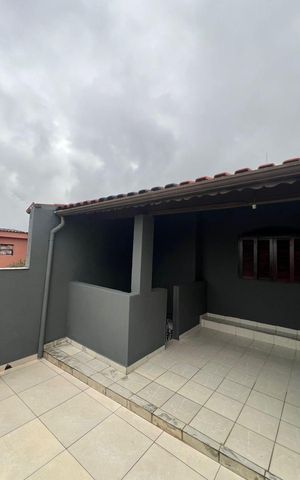 Casa à venda com 250m², 4 quartos e 2 vagas Casa à venda com 250m², 4 quartos e 2 vagasÁrea externa