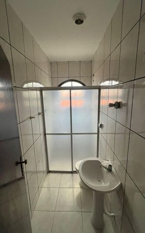 Casa à venda com 250m², 4 quartos e 2 vagas Casa à venda com 250m², 4 quartos e 2 vagasBanheiro