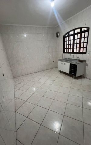 Casa à venda com 250m², 4 quartos e 2 vagas Casa à venda com 250m², 4 quartos e 2 vagasCozinha
