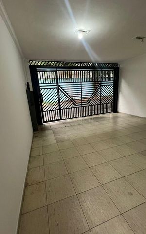 Casa à venda com 250m², 4 quartos e 2 vagas Casa à venda com 250m², 4 quartos e 2 vagasGaragem