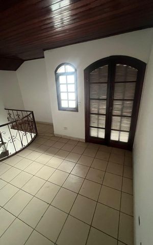 Casa à venda com 250m², 4 quartos e 2 vagas Casa à venda com 250m², 4 quartos e 2 vagasSala 2