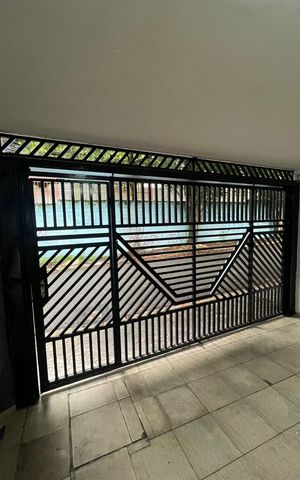 Casa à venda com 250m², 4 quartos e 2 vagas Casa à venda com 250m², 4 quartos e 2 vagasGaragem