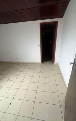 Casa à venda com 250m², 4 quartos e 2 vagas Casa à venda com 250m², 4 quartos e 2 vagasQuarto