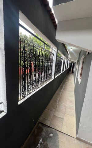 Casa à venda com 250m², 4 quartos e 2 vagas Casa à venda com 250m², 4 quartos e 2 vagasÁrea externa