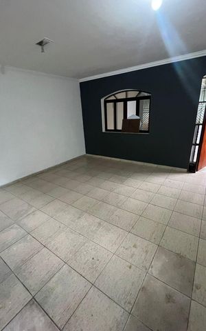 Casa à venda com 250m², 4 quartos e 2 vagas Casa à venda com 250m², 4 quartos e 2 vagasGaragem