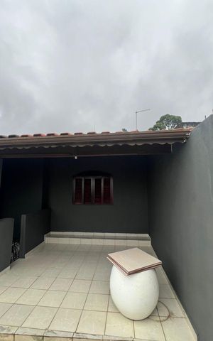 Casa à venda com 250m², 4 quartos e 2 vagas Casa à venda com 250m², 4 quartos e 2 vagasÁrea externa