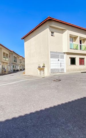 Casa de condomínio à venda com 93m², 3 quartos e 1 vaga Casa de condomínio à venda com 93m², 3 quartos e 1 vagaÁrea comum