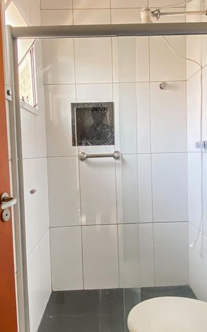 Casa de condomínio à venda com 93m², 3 quartos e 1 vaga Casa de condomínio à venda com 93m², 3 quartos e 1 vagaBanheiro da Suíte
