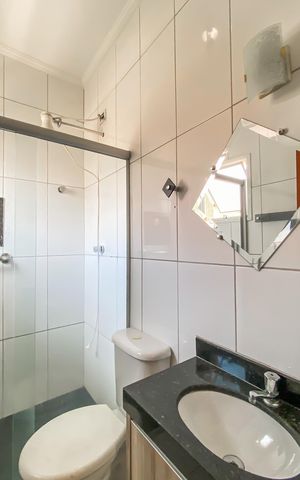 Casa de condomínio à venda com 93m², 3 quartos e 1 vaga Casa de condomínio à venda com 93m², 3 quartos e 1 vagaBanheiro da Suíte