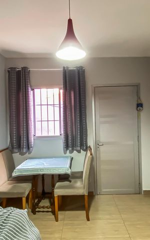 Casa à venda com 198m², 5 quartos e 3 vagas Casa à venda com 198m², 5 quartos e 3 vagasSala