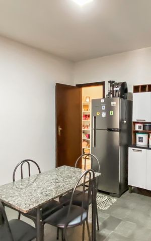 Casa à venda com 198m², 5 quartos e 3 vagas Casa à venda com 198m², 5 quartos e 3 vagasCozinha da casa 3