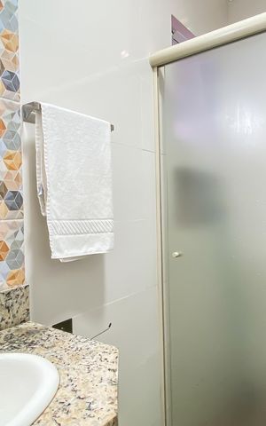 Casa à venda com 198m², 5 quartos e 3 vagas Casa à venda com 198m², 5 quartos e 3 vagasBanheiro da casa 4