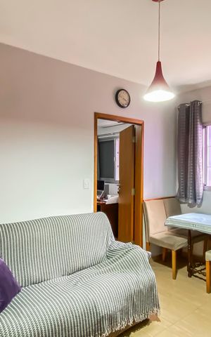 Casa à venda com 198m², 5 quartos e 3 vagas Casa à venda com 198m², 5 quartos e 3 vagasSala