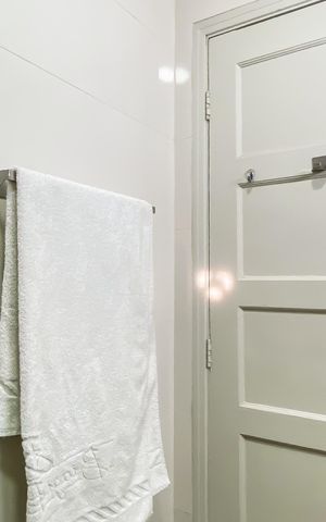 Casa à venda com 198m², 5 quartos e 3 vagas Casa à venda com 198m², 5 quartos e 3 vagasBanheiro da casa 4