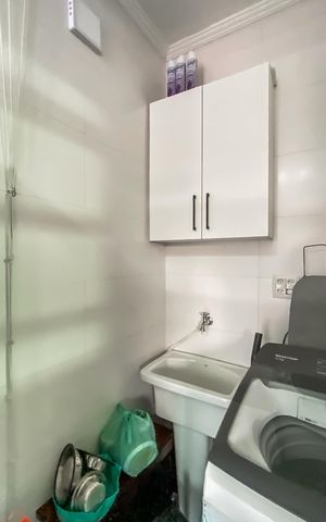 Casa à venda com 198m², 5 quartos e 3 vagas Casa à venda com 198m², 5 quartos e 3 vagasÁrea de Serviço
