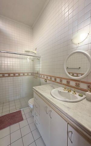 Casa de condomínio à venda com 360m², 3 quartos e 4 vagasBanheiro da Suíte 1