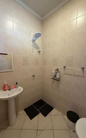 Casa de condomínio à venda com 360m², 3 quartos e 4 vagasBanheiro de serviço