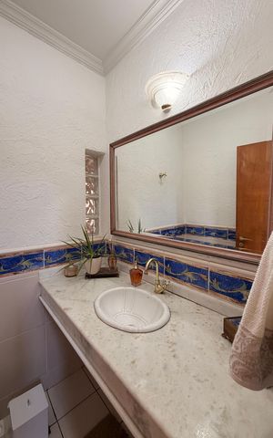Casa de condomínio à venda com 360m², 3 quartos e 4 vagasLavabo