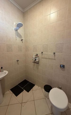 Casa de condomínio à venda com 360m², 3 quartos e 4 vagasBanheiro de serviço
