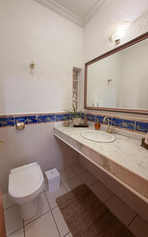 Casa de condomínio à venda com 360m², 3 quartos e 4 vagasLavabo