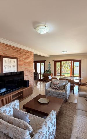 Casa de condomínio à venda com 360m², 3 quartos e 4 vagasSala