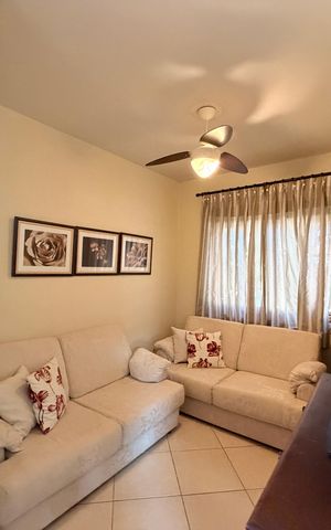 Casa de condomínio à venda com 360m², 3 quartos e 4 vagasSala de TV