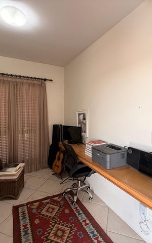Casa de condomínio à venda com 360m², 3 quartos e 4 vagasEscritório