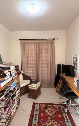 Casa de condomínio à venda com 360m², 3 quartos e 4 vagasEscritório