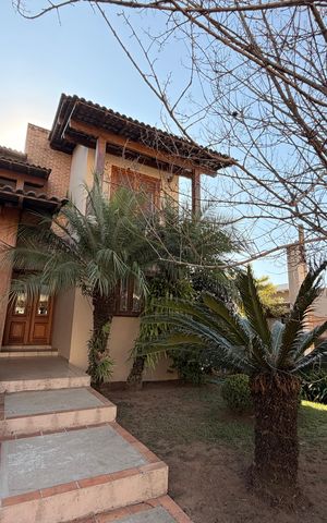 Casa de condomínio à venda com 360m², 3 quartos e 4 vagasFachada