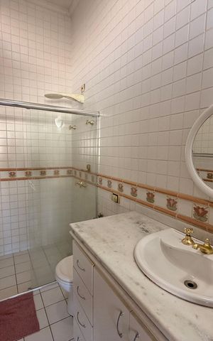 Casa de condomínio à venda com 360m², 3 quartos e 4 vagasBanheiro da Suíte 1
