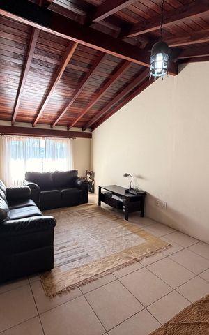 Casa de condomínio à venda com 360m², 3 quartos e 4 vagasSótão