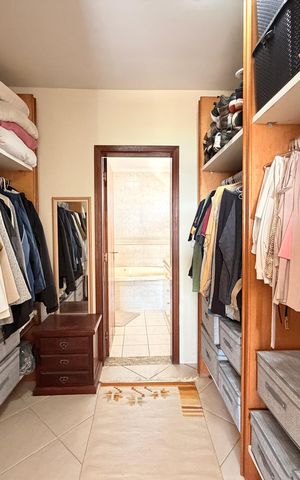 Casa de condomínio à venda com 360m², 3 quartos e 4 vagasSuíte Master - Closet