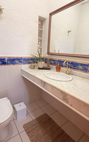 Casa de condomínio à venda com 360m², 3 quartos e 4 vagasLavabo