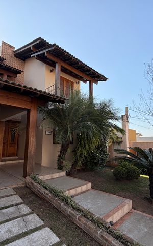 Casa de condomínio à venda com 360m², 3 quartos e 4 vagasFachada
