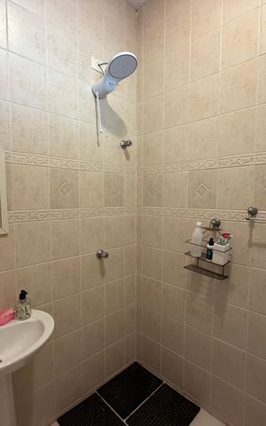 Casa de condomínio à venda com 360m², 3 quartos e 4 vagasBanheiro de serviço