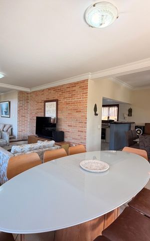 Casa de condomínio à venda com 360m², 3 quartos e 4 vagasSala de Jantar