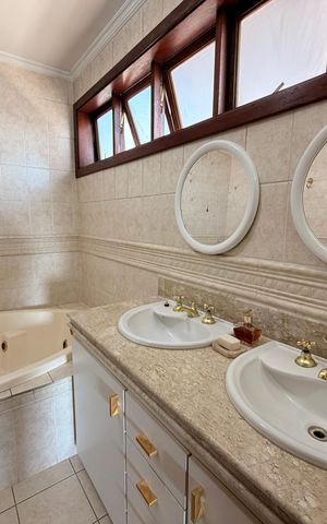 Casa de condomínio à venda com 360m², 3 quartos e 4 vagasBanheiro da Suíte Master