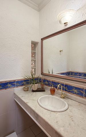 Casa de condomínio à venda com 360m², 3 quartos e 4 vagasLavabo