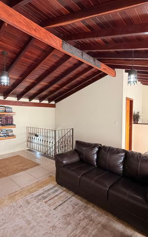 Casa de condomínio à venda com 360m², 3 quartos e 4 vagasSótão