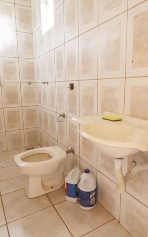 Casa para alugar com 280m², 4 quartos e 2 vagasBanheiro 1