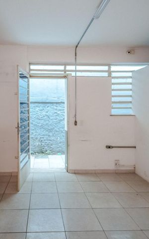 Casa à venda com 265m², 6 quartos e 8 vagas Casa à venda com 265m², 6 quartos e 8 vagasQuarto 4