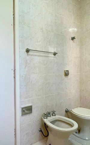 Apartamento à venda com 124m², 3 quartos e 2 vagas Apartamento à venda com 124m², 3 quartos e 2 vagasBanheiro 2