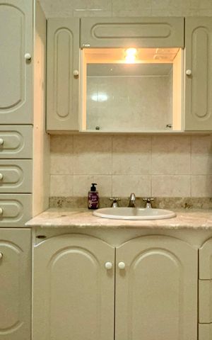 Apartamento à venda com 124m², 3 quartos e 2 vagas Apartamento à venda com 124m², 3 quartos e 2 vagasBanheiro 2