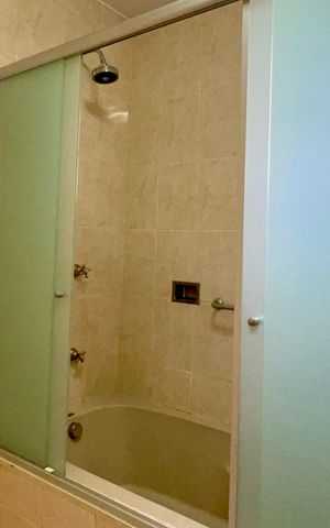 Apartamento à venda com 124m², 3 quartos e 2 vagas Apartamento à venda com 124m², 3 quartos e 2 vagasBanheiro 2