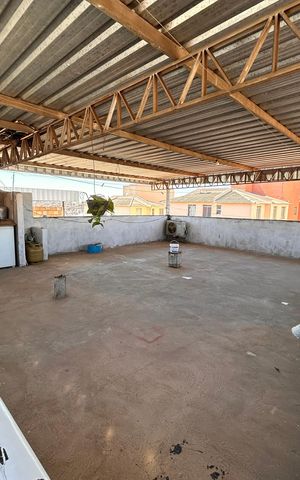 Casa à venda com 240m², 2 quartos e 1 vaga