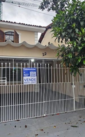 Casa à venda com 101m², 2 quartos e 2 vagas Casa à venda com 101m², 2 quartos e 2 vagasFachada