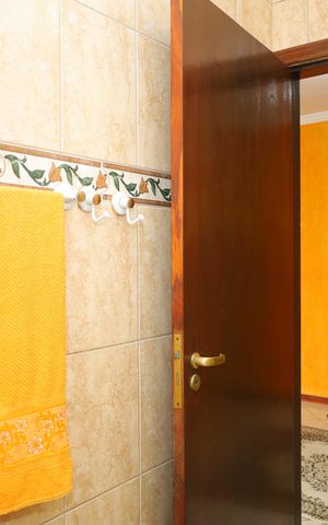 Casa à venda com 338m², 4 quartos e 4 vagasBanheiro 3