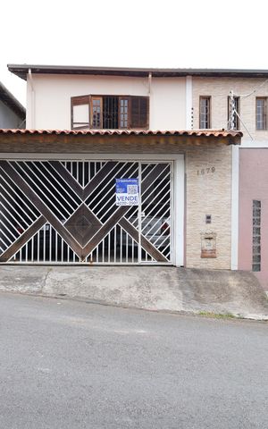 Casa à venda com 338m², 4 quartos e 4 vagasFachada do imóvel - Placa GRANDE instalada no portão do imóvel, dia 25.08.2026 - Código da placa: MMGQ-1269