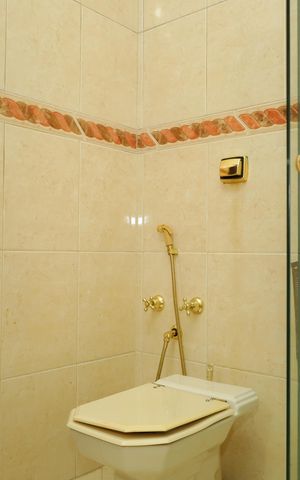 Casa à venda com 338m², 4 quartos e 4 vagasBanheiro 1 - Suíte - Quarto 3