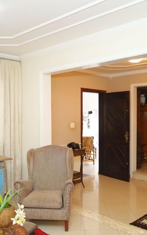 Casa à venda com 338m², 4 quartos e 4 vagasSala 3